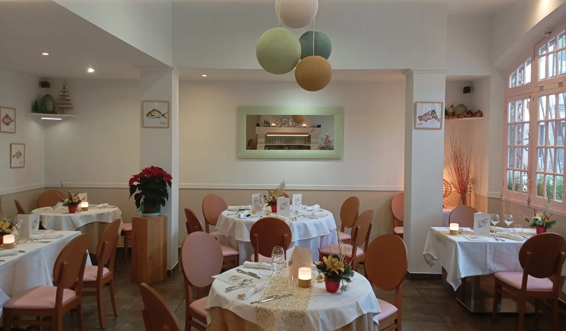 Salle du restaurant Le Pastel a Toulon - Ambiance elegante et lumineuse